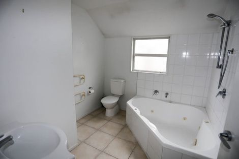 Photo of property in 484 Barbadoes Street, Edgeware, Christchurch, 8013