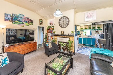 Photo of property in 17 Gloag Street, Waverley, 4510