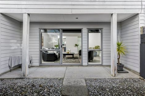 Photo of property in 27/3 Hulme Place, Henderson, Auckland, 0612