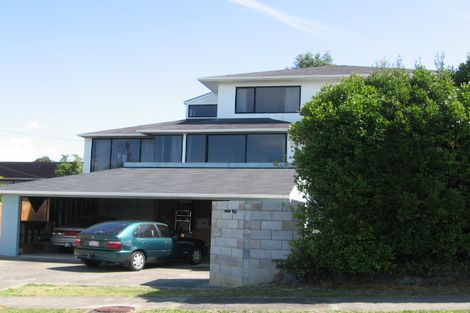 Photo of property in 22 Churchill Road, Murrays Bay, Auckland, 0630