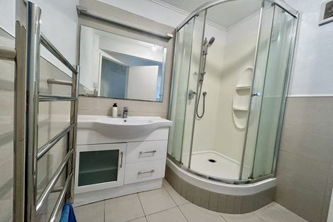 Photo of property in 25 Trias Road, Totara Vale, Auckland, 0629