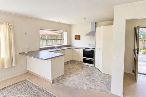 Photo of property in 18 Villa Grove, Paraparaumu, 5032