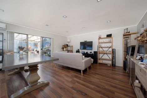 Photo of property in 2/24 Cranberry Place, Bucklands Beach, Auckland, 2012