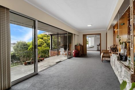 Photo of property in 77 Govett Avenue, Frankleigh Park, New Plymouth, 4310