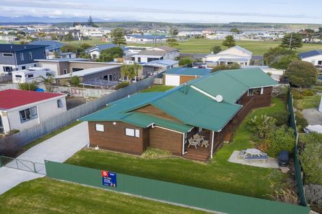 Photo of property in 30 Pratt Avenue, Foxton Beach, Foxton, 4815