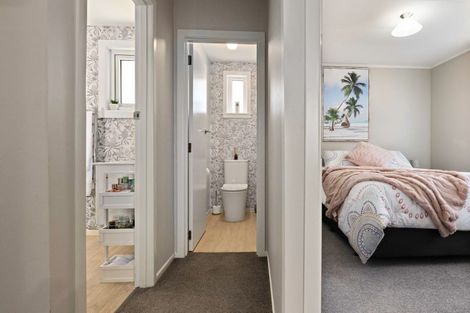 Photo of property in 21 La Perouse Place, Northcote, Christchurch, 8052