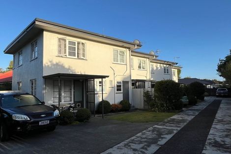 Photo of property in 33 Pahiatua Street, Hokowhitu, Palmerston North, 4410
