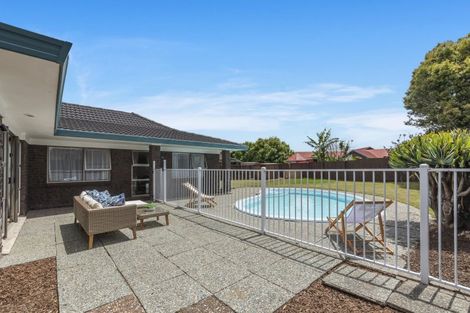 Photo of property in 11 Rippleside Place, Pahurehure, Papakura, 2113