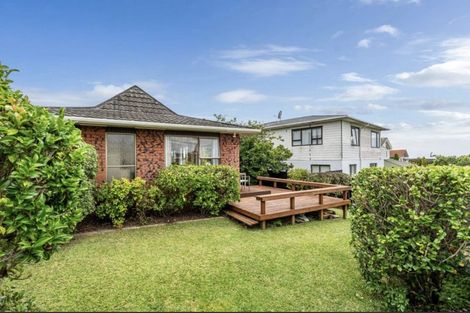 Photo of property in 1/26 Hyde Road, Rothesay Bay, Auckland, 0630