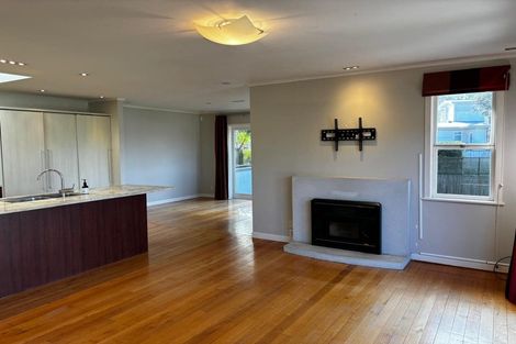 Photo of property in 28a Old Lake Road, Narrow Neck, Auckland, 0624