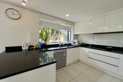 Photo of property in 2 Cyclamen Road, Mangere, Auckland, 2022