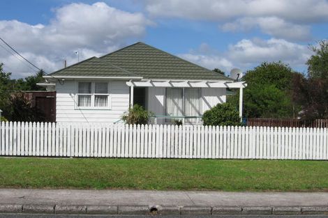 Photo of property in 5 Royal View Road, Te Atatu South, Auckland, 0610