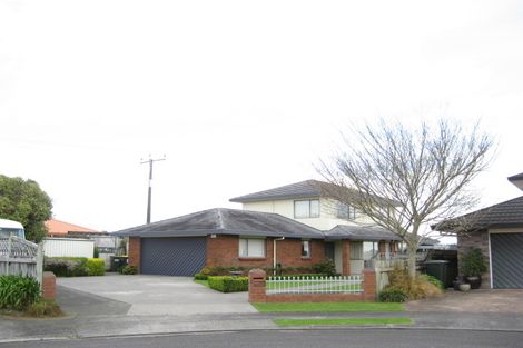 Photo of property in 13 Del Mar Place, Merrilands, New Plymouth, 4312
