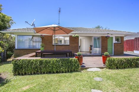 Photo of property in 98 Glenmore Road, Sunnyhills, Auckland, 2010