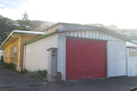 Photo of property in 174 Queens Drive, Lyall Bay, Wellington, 6022