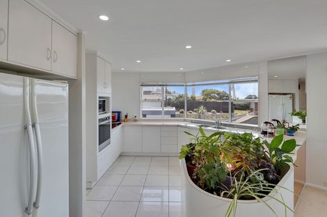 Photo of property in 6 Scott Street, Moturoa, New Plymouth, 4310