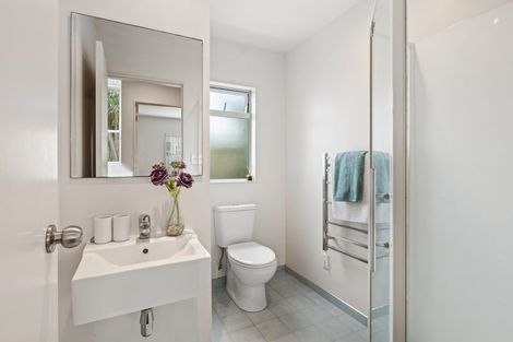 Photo of property in 49a Onewa Road, Northcote, Auckland, 0627