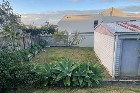 Photo of property in 2/119 Carlisle Road, Northcross, Auckland, 0632
