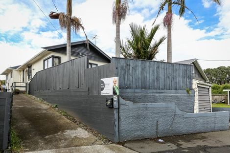 Photo of property in 63 Breakwater Road, Moturoa, New Plymouth, 4310