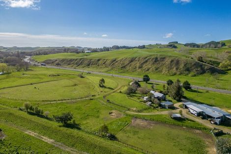 Photo of property in 2966 State Highway 2, Waipukurau, 4281