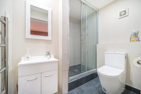 Photo of property in 12 Glenbush Place, Birkenhead, Auckland, 0626