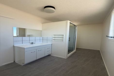 Photo of property in 141 Centreway Road, Orewa, 0931