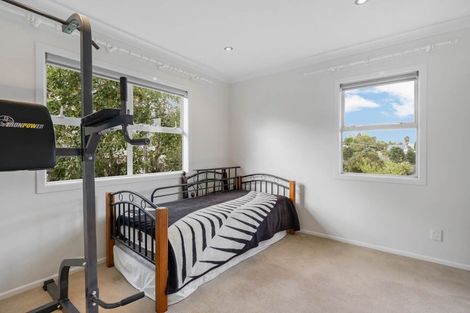 Photo of property in 19 Awaroa Road, Sunnyvale, Auckland, 0612