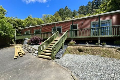 Photo of property in 116 Pinehaven Road, Pinehaven, Upper Hutt, 5019