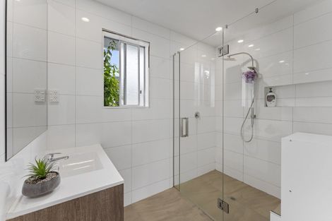 Photo of property in 43 California Drive, Totara Park, Upper Hutt, 5018