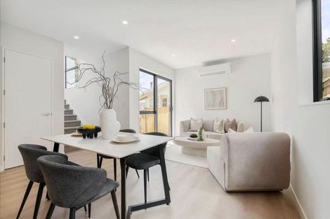 Photo of property in 16c Madison Place, Forrest Hill, Auckland, 0620