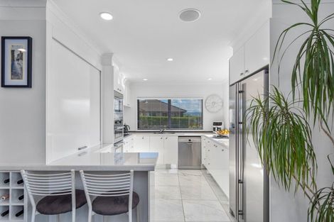 Photo of property in 13 Parkland Rise, Omokoroa, 3114