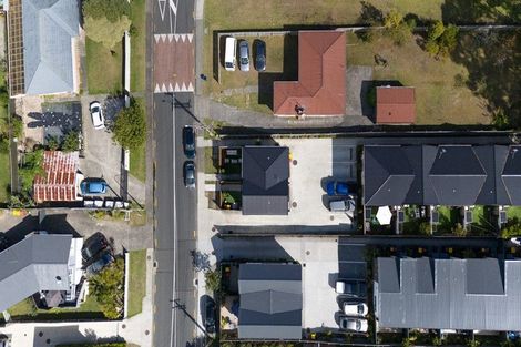 Photo of property in 2/83 Vodanovich Road, Te Atatu South, Auckland, 0610