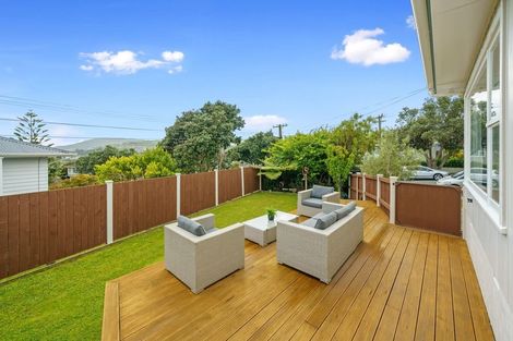 Photo of property in 18 Saint Edmund Crescent, Tawa, Wellington, 5028