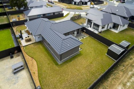 Photo of property in 27 Salisbury Crescent, Wallaceville, Upper Hutt, 5018