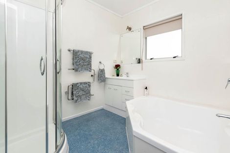 Photo of property in 2/11 Imogene Way, Half Moon Bay, Auckland, 2012