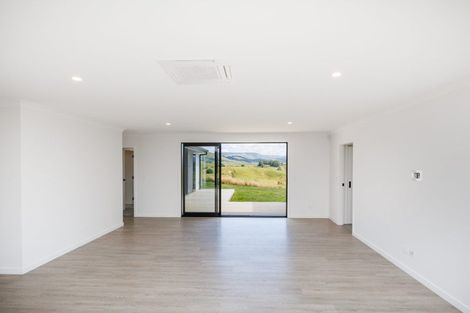 Photo of property in 132 Kingsdale Park Drive, Aokautere, Palmerston North, 4471