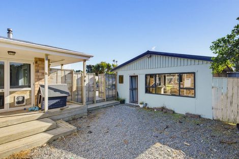 Photo of property in 11 Rodney Avenue, Te Horo Beach, Otaki, 5581