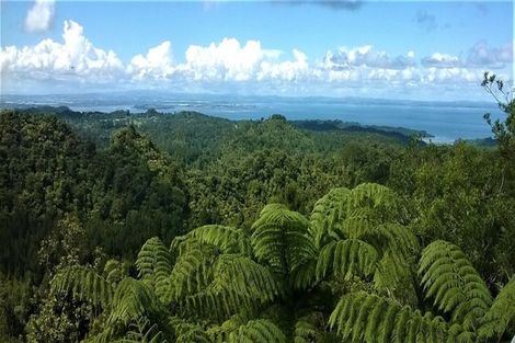 Photo of property in 442-454 Scenic Drive, Waiatarua, Auckland, 0612