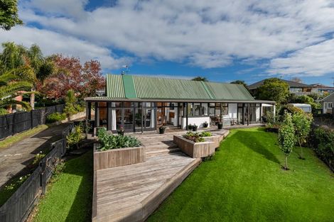 Photo of property in 15 Fairlea Road, Te Atatu South, Auckland, 0610