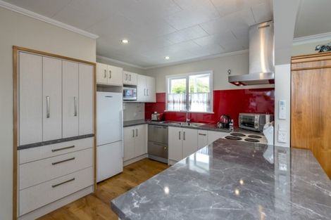 Photo of property in 16 Chester Street, Levin, 5510