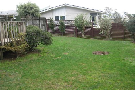 Photo of property in 41 Colchester Crescent, Newlands, Wellington, 6037