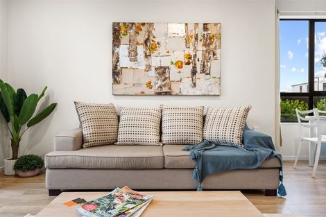 Photo of property in 25 Walsh Road, Papakura, 2110