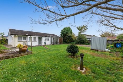 Photo of property in 2/5 Grove Road, Papakura, 2110