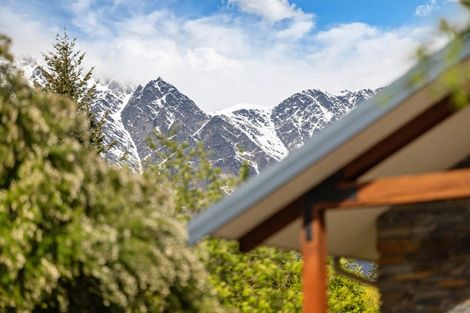Photo of property in 35 Oregon Drive, Kelvin Heights, Queenstown, 9300