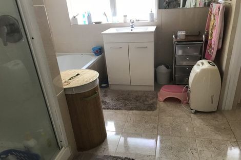 Photo of property in 2/15 Dunraven Place, Torbay, Auckland, 0630