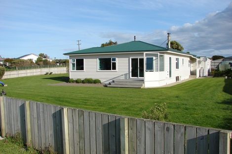 Photo of property in 2 Neva Street, Fortrose, Invercargill, 9875