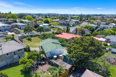 Photo of property in 57 Chatsworth Crescent, Pakuranga Heights, Auckland, 2010