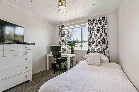 Photo of property in 6 Glastron Place, Bayview, Auckland, 0629