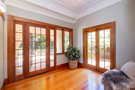 Photo of property in 8 Cobden Road, Bluff Hill, Napier, 4110