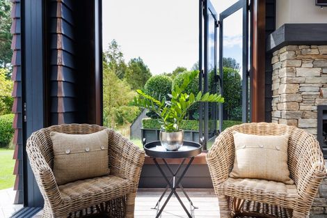 Photo of property in 7 Titirangi Drive, Fitzherbert, Palmerston North, 4471